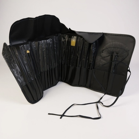 heeta Other - NWT- HEETA- Makeup Brush Set